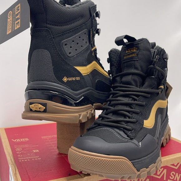 Vans WMNS Ultrarange Exo Hi Gore Black/Gold
VN0A5JHXZX1
Boots All Weather Sneakr - Picture 9 of 16